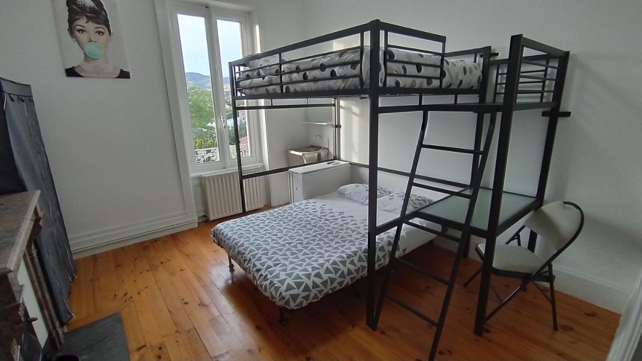 Bed and Breakfast La Batisse De Сен-Шамон Экстерьер фото
